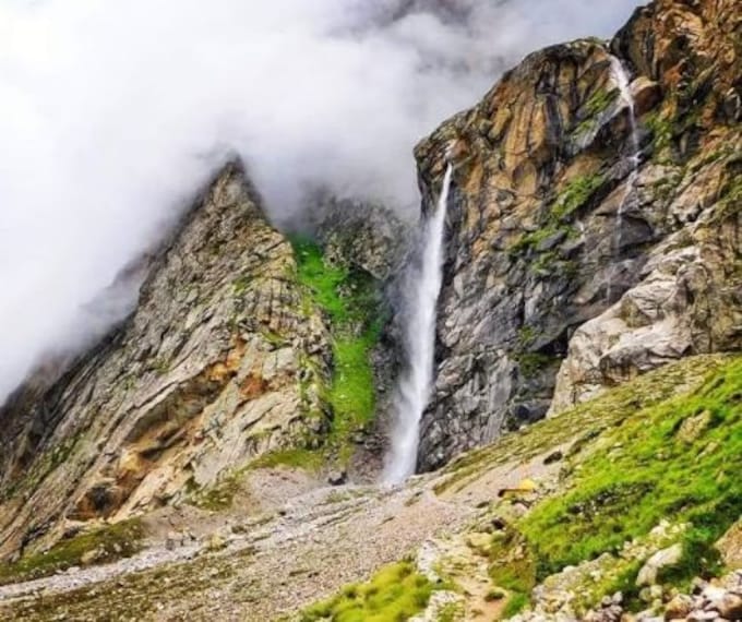 Vasudhara Waterfalls-1
